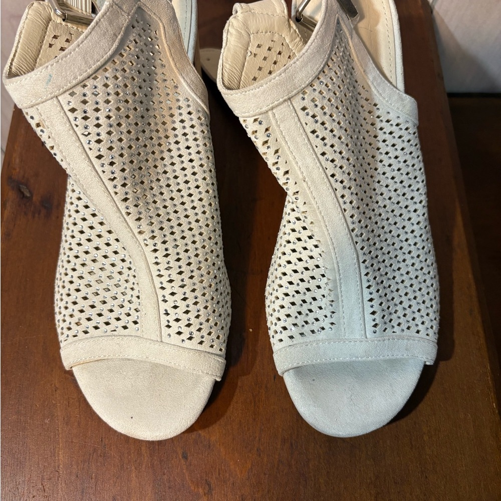 Elegant Cream Women's Shoes